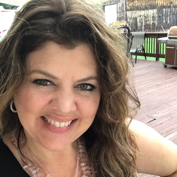 Meet your Posher, Connie - Picture 2 of 2